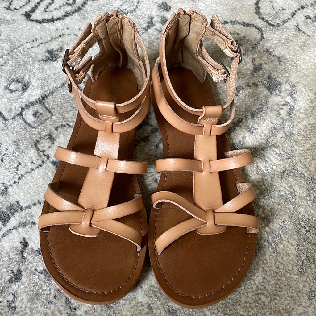 Universal Thread Sandal